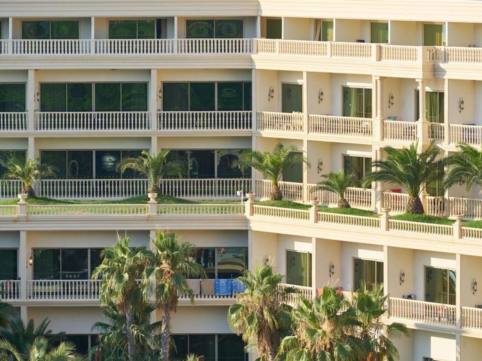 Flora Hotel